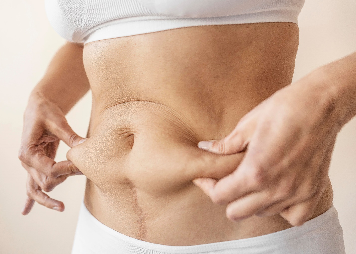 Lire la suite à propos de l’article L’abdominoplastie : Retrouver un ventre sculpté et une silhouette harmonieuse